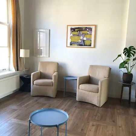 Vakantiehuis Rijksmonumentale Stadswoning In Oranjestad Buren *