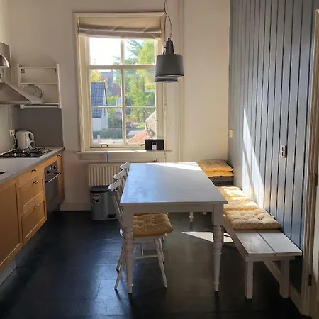Rijksmonumentale Stadswoning In Oranjestad Buren Holiday home Buren (Gelderland)