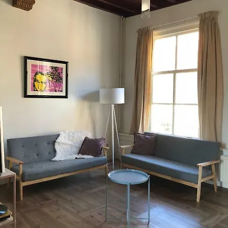 Rijksmonumentale Stadswoning In Oranjestad Buren Holiday home Buren (Gelderland)