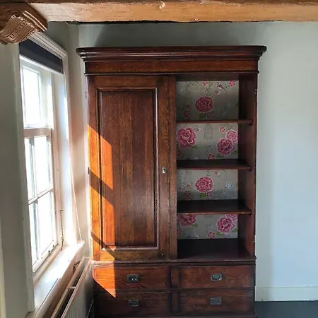 Vakantiehuis Rijksmonumentale Stadswoning In Oranjestad Buren *