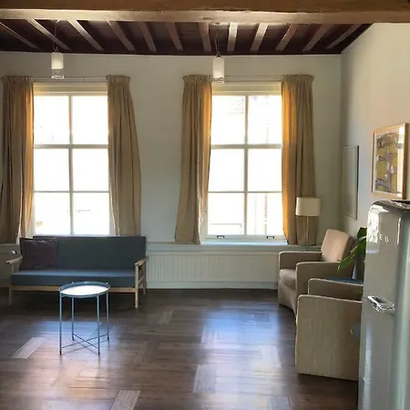 Rijksmonumentale Stadswoning In Oranjestad Buren Vakantiehuis *