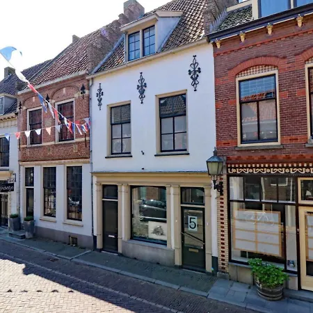 Rijksmonumentale Stadswoning In Oranjestad Buren Vakantiehuis *