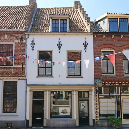 Rijksmonumentale Stadswoning In Oranjestad Buren Holiday home Buren (Gelderland)